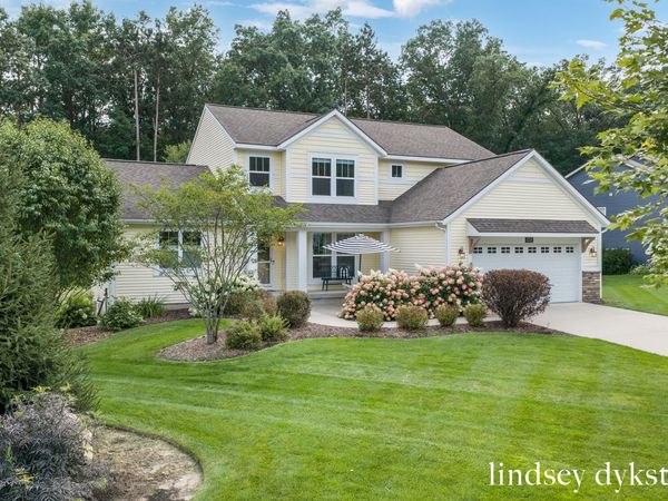 4238 Oak Timbers Drive NE, Grand Rapids, MI 49525