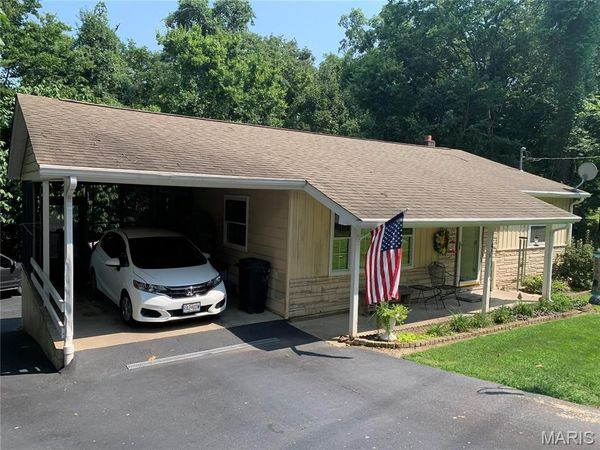 1223 W Cape Rock Drive, Cape Girardeau, MO 63701