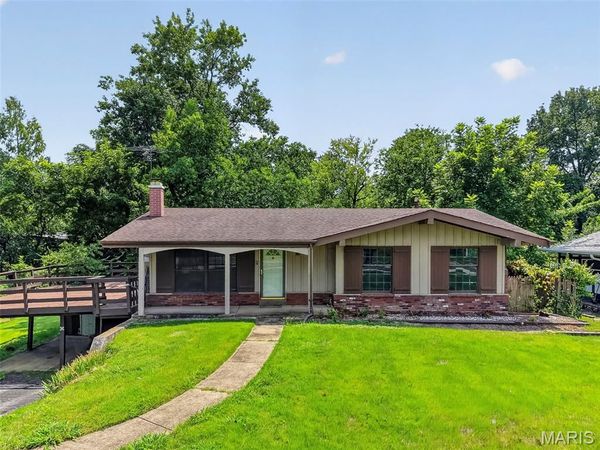 11104 Schuetz Road, St Louis, MO 63146