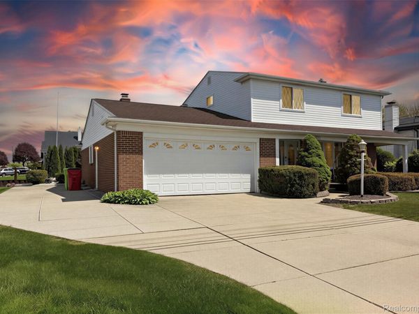29531 N Seaway Court, Harrison Township, Mi 48045