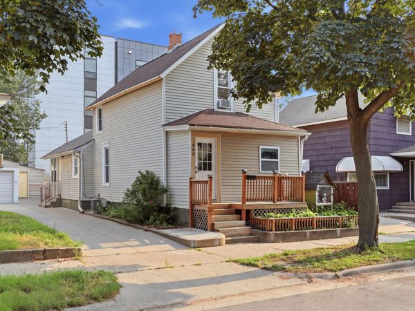 908 19th Avenue NE, Minneapolis, MN 55418