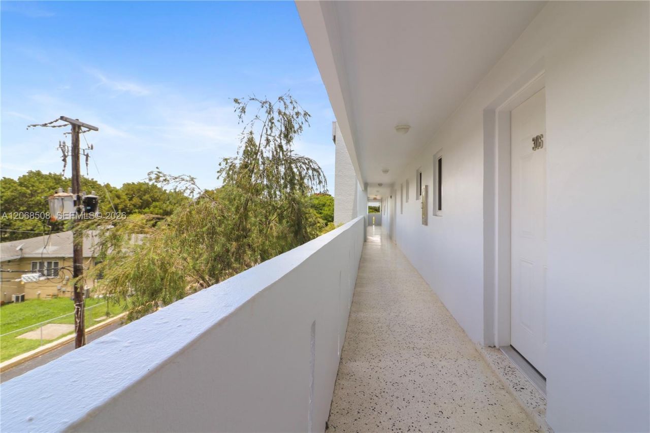 2690 SW 22nd Ave, Unit 301, Miami, FL 33133 Photo