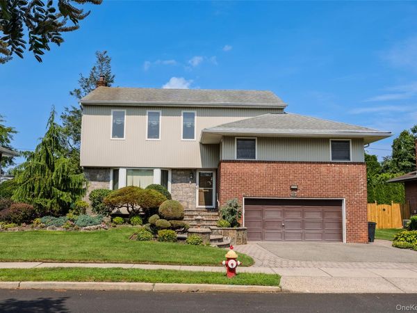 16 Winthrop Road , Plainview, NY 11803