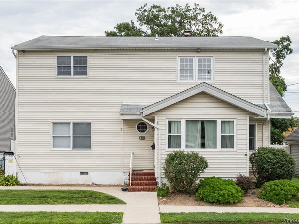 1135 Ruth Place , North Bellmore, NY 11710