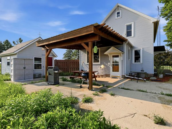 9817 Old 151 Rd, Manitowoc Rapids, WI 54220