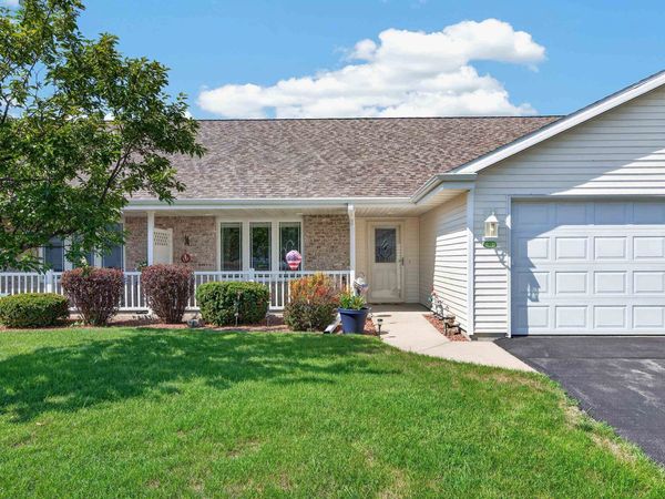 93 Queens Way, Fond Du Lac, WI 54935