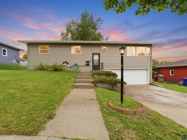 2313 E 17th St, Sioux Falls, SD 57103