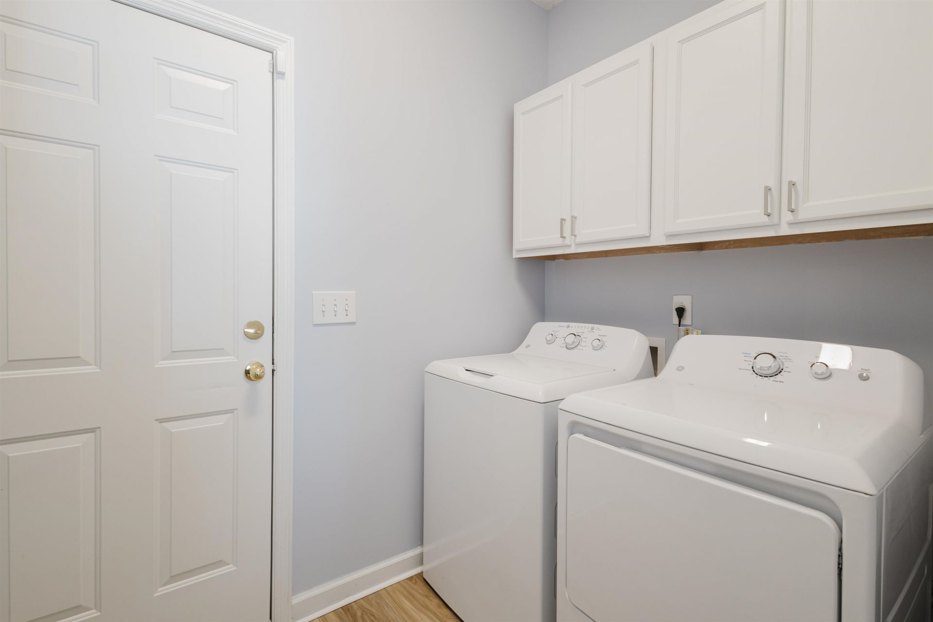 6011 Mossy Oaks Dr. Photo 32
