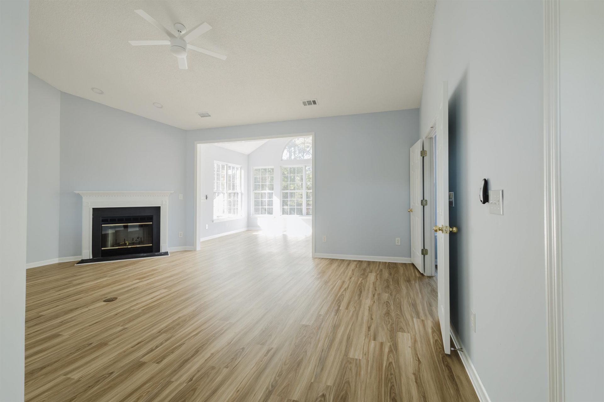 6011 Mossy Oaks Dr. Photo 8