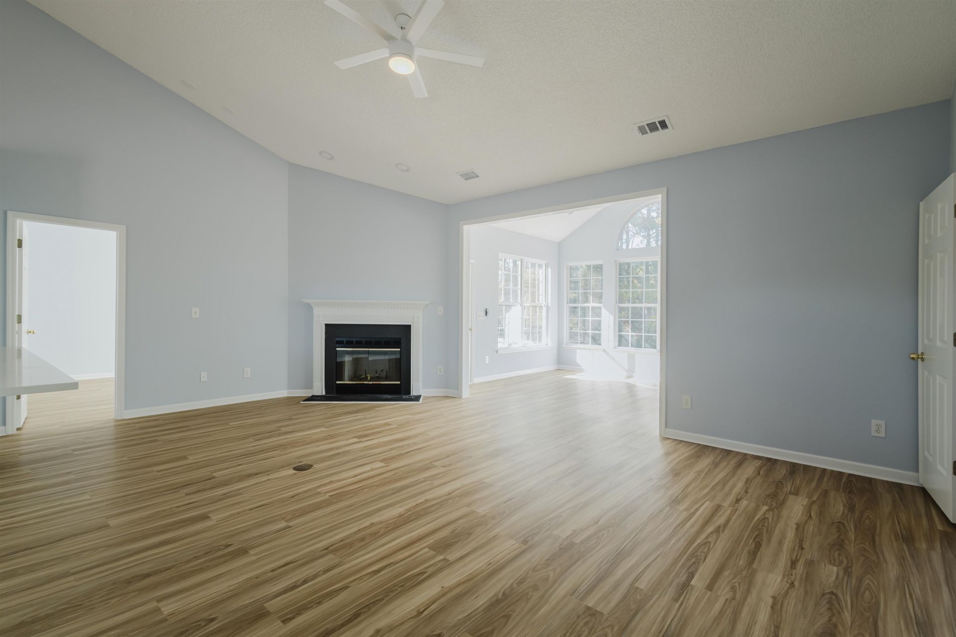 6011 Mossy Oaks Dr. Photo 9