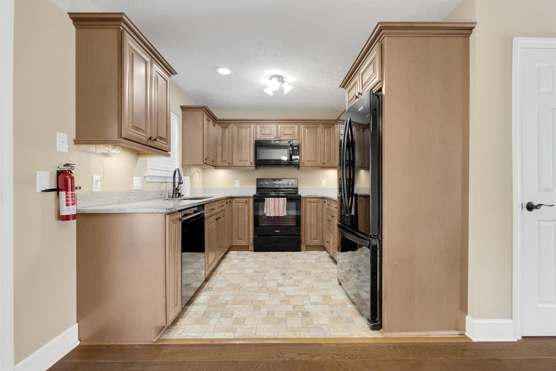 4533 Greenbriar Dr. Photo 11
