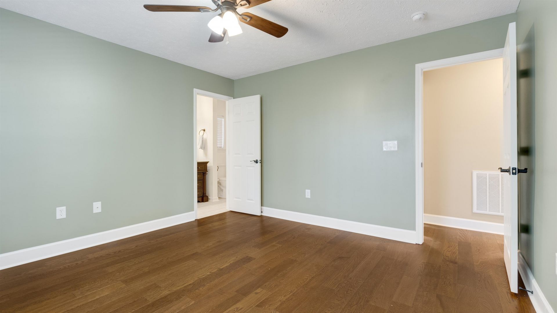 4533 Greenbriar Dr. Photo 16