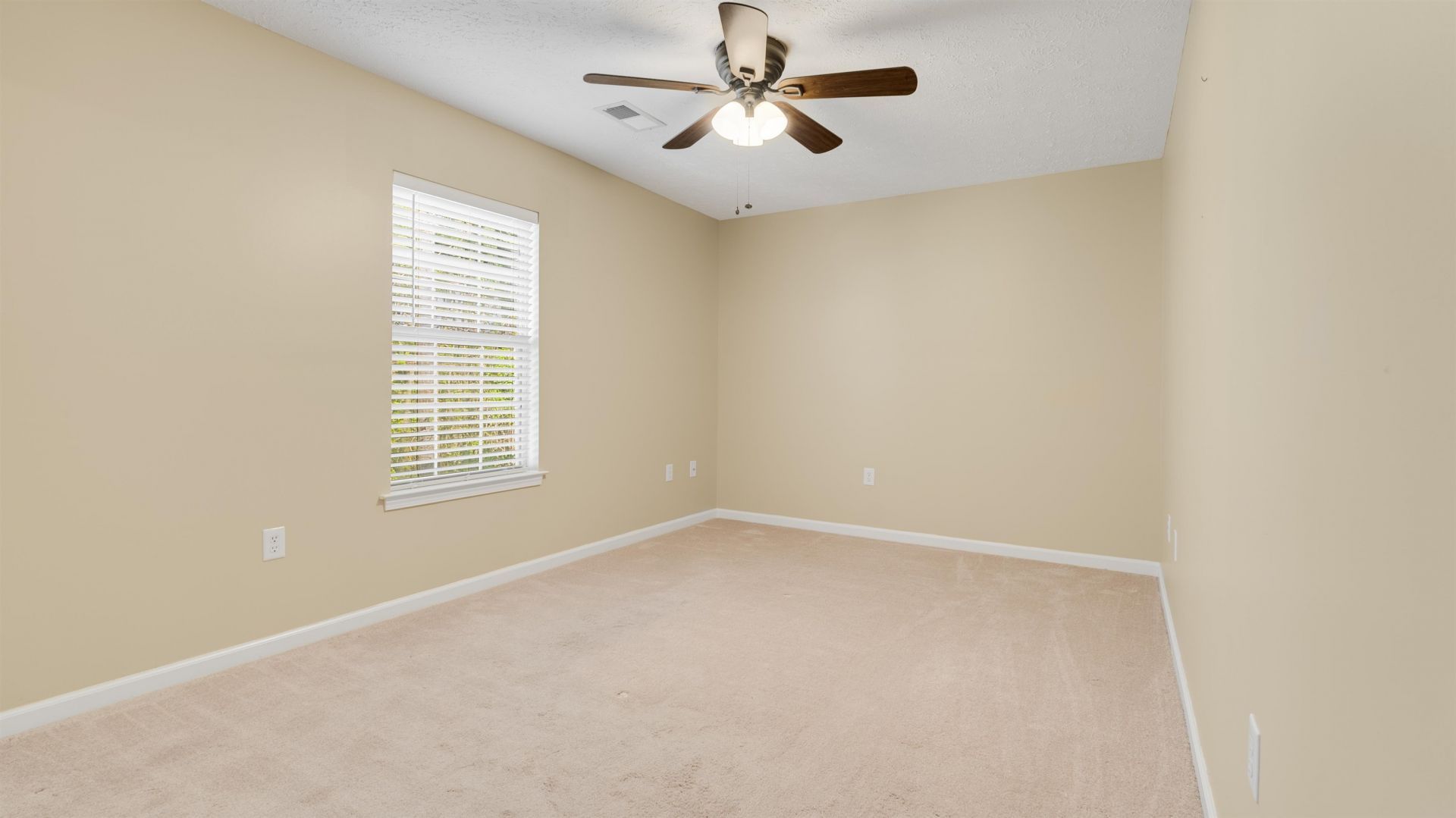 4533 Greenbriar Dr. Photo 24