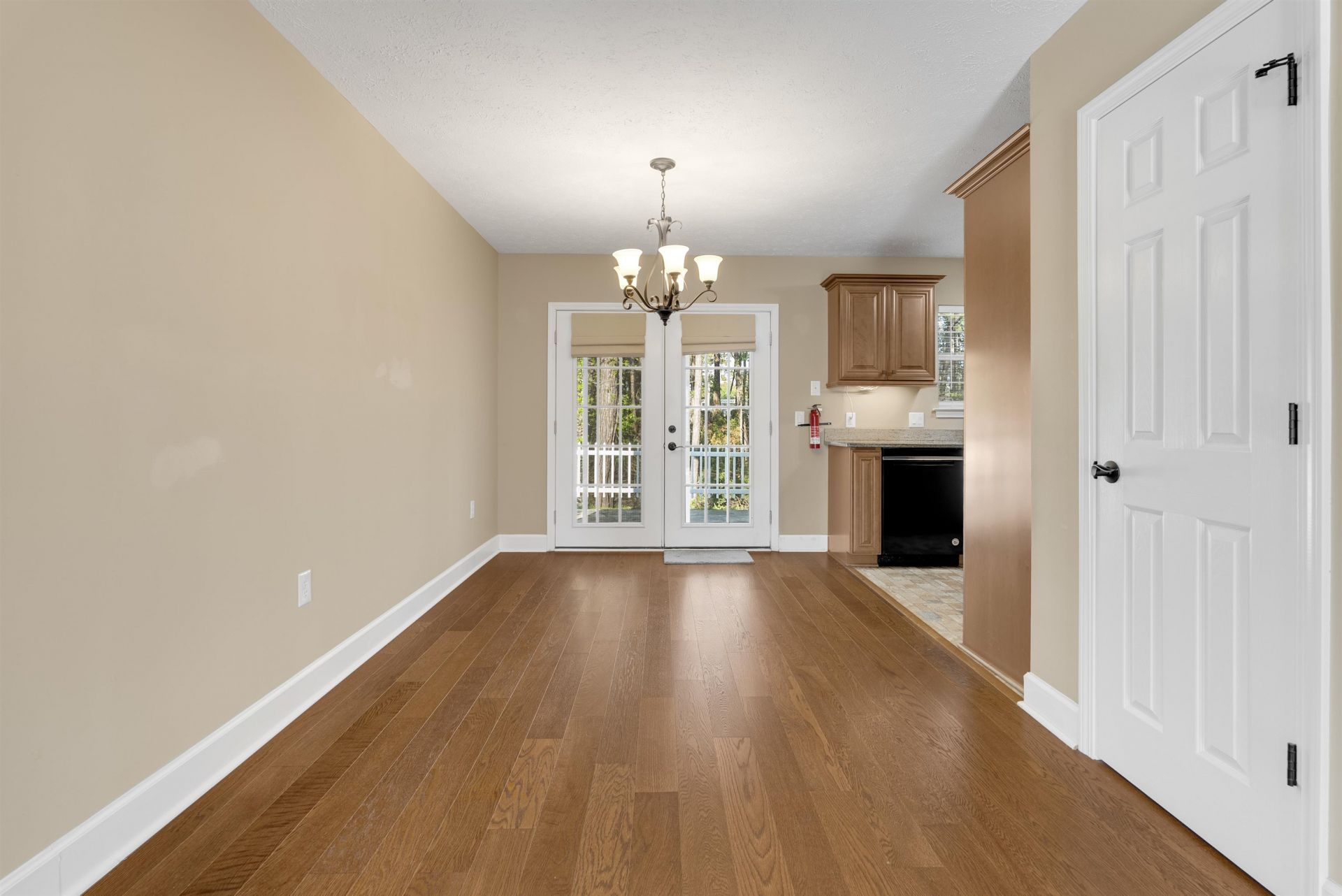 4533 Greenbriar Dr. Photo 9