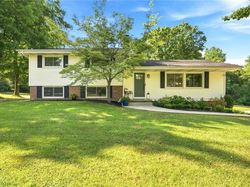 18082 Kenston Lake Drive, Chagrin Falls, OH 44023 Photo 1