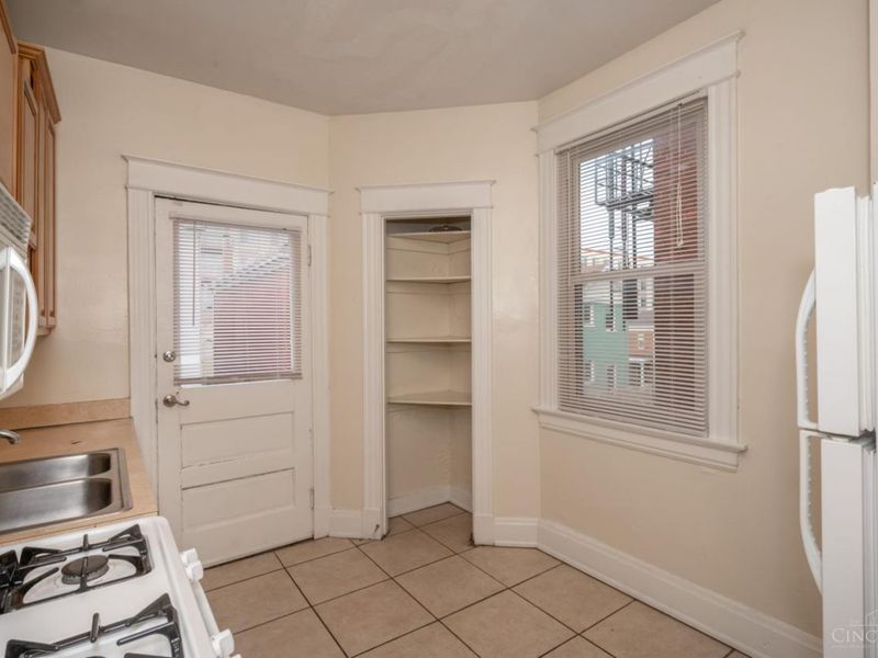 221 E Rochelle Street, Cincinnati, OH 45219 Photo 10