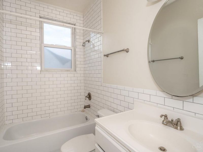 221 E Rochelle Street, Cincinnati, OH 45219 Photo 16