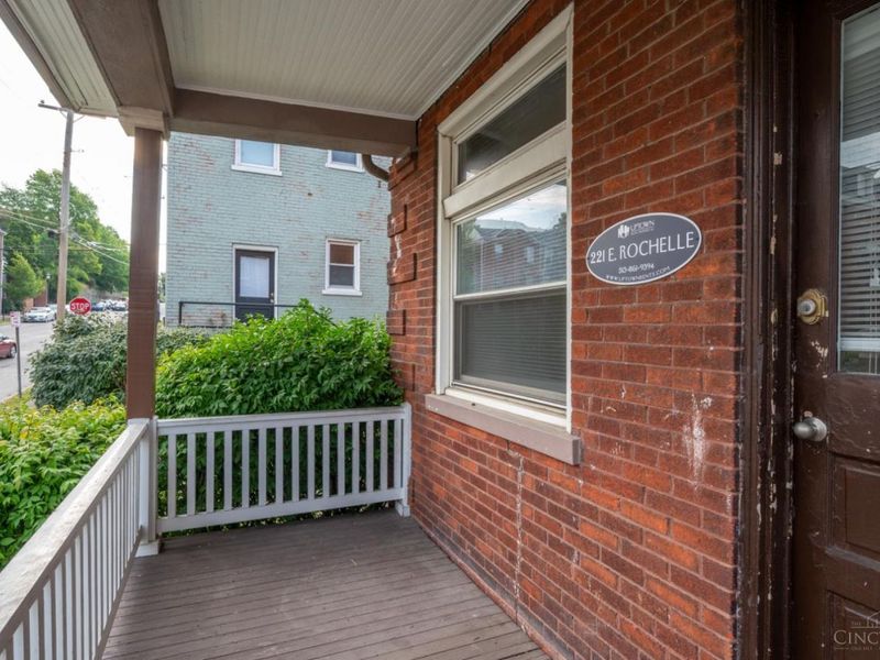 221 E Rochelle Street, Cincinnati, OH 45219 Photo 2
