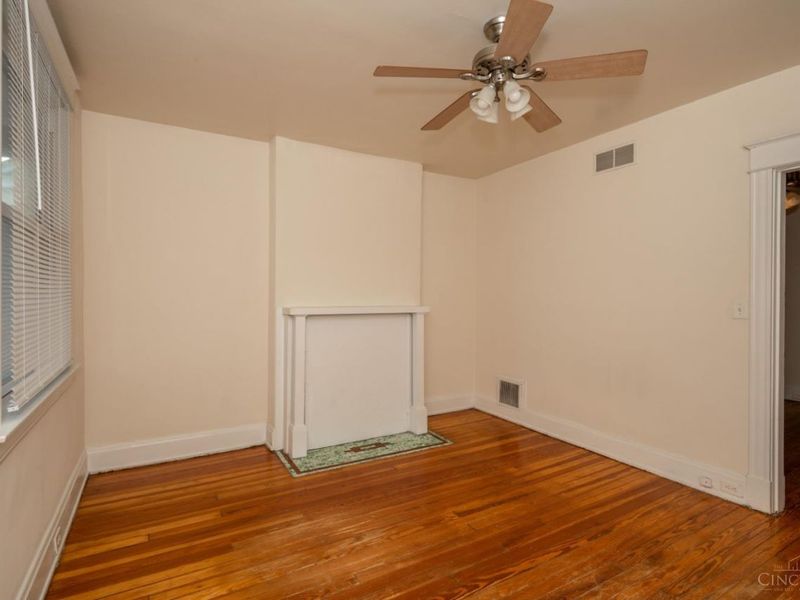 221 E Rochelle Street, Cincinnati, OH 45219 Photo 3