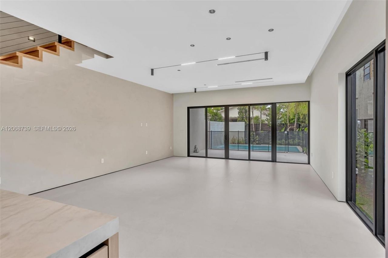 2222 SW 14th St , Unit right, Miami, FL 33145 Photo