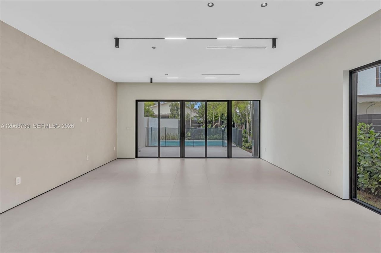 2222 SW 14th St , Unit right, Miami, FL 33145 Photo