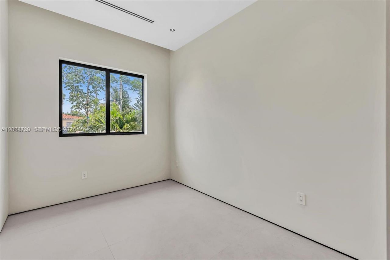 2222 SW 14th St , Unit right, Miami, FL 33145 Photo