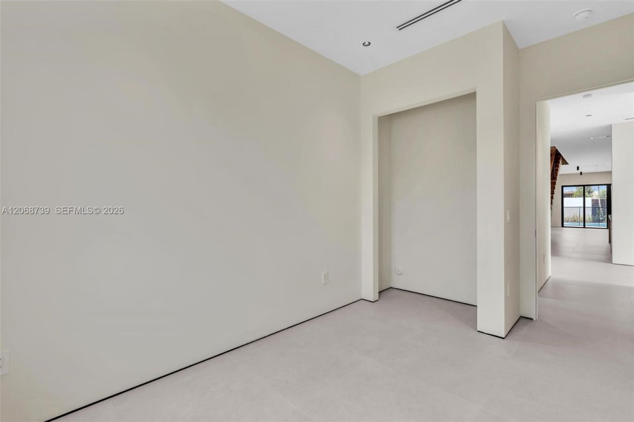 2222 SW 14th St , Unit right, Miami, FL 33145 Photo