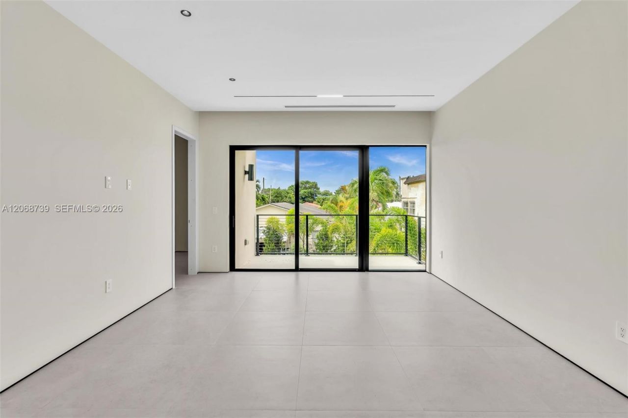 2222 SW 14th St , Unit right, Miami, FL 33145 Photo