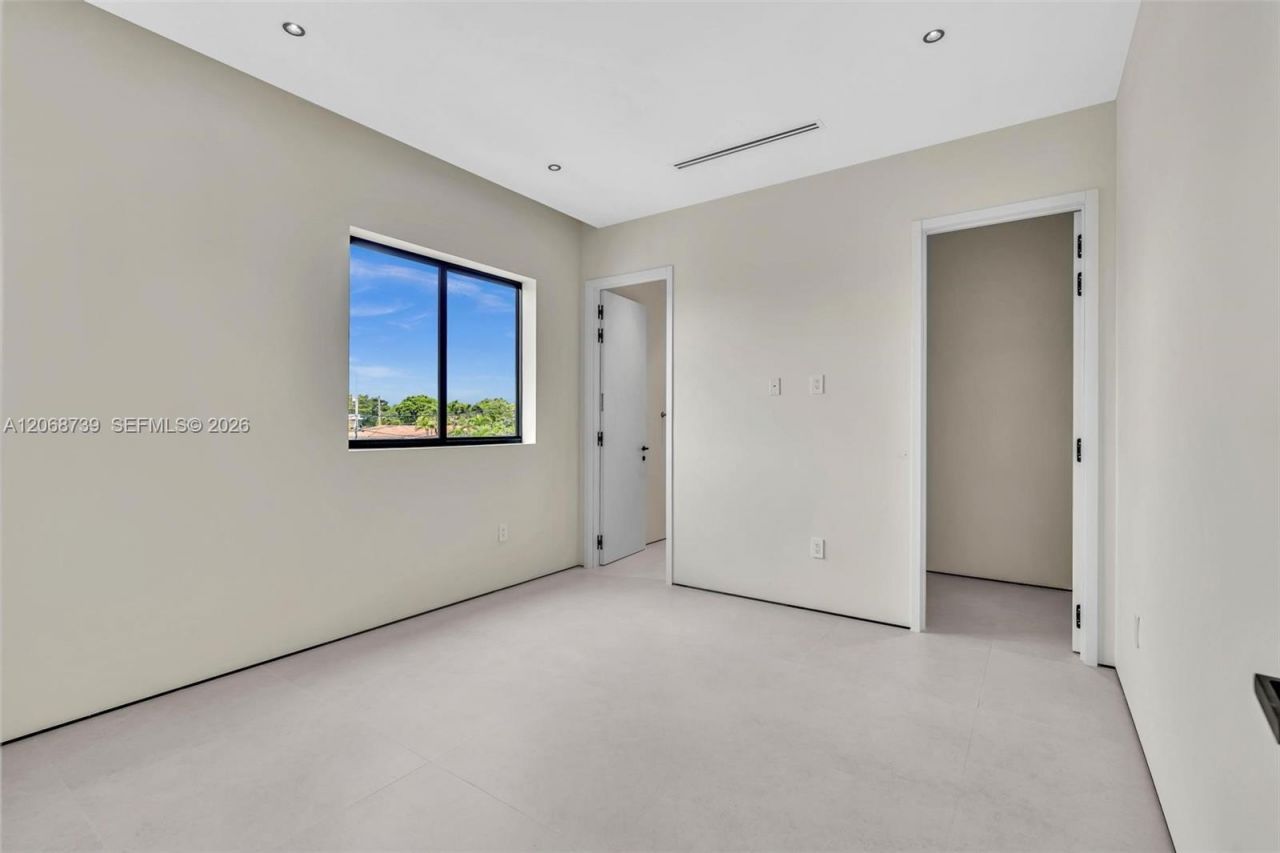 2222 SW 14th St , Unit right, Miami, FL 33145 Photo