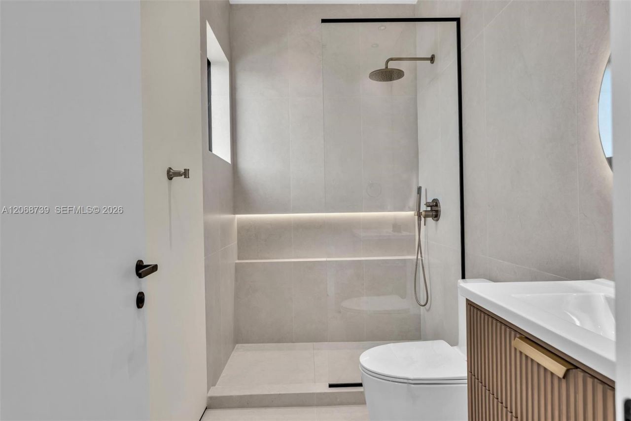 2222 SW 14th St , Unit right, Miami, FL 33145 Photo