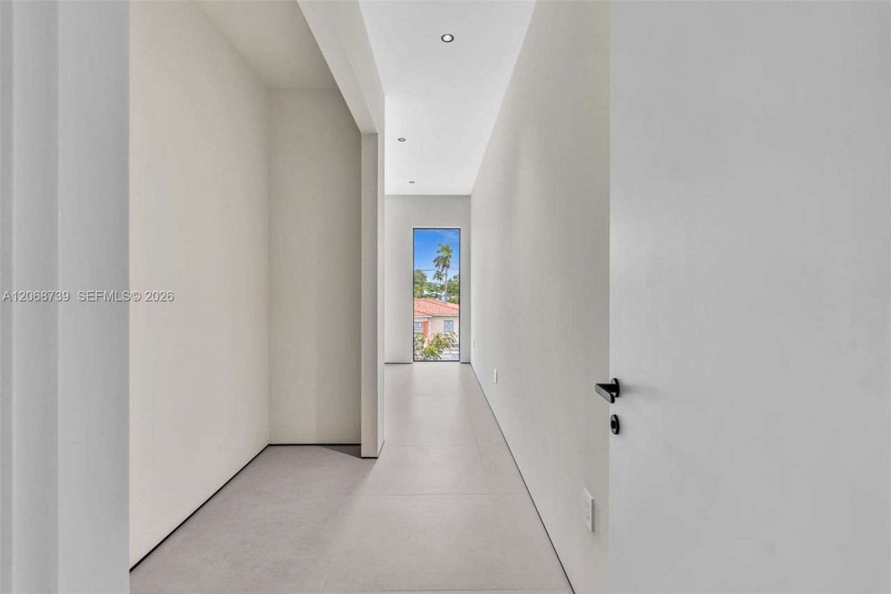 2222 SW 14th St , Unit right, Miami, FL 33145 Photo