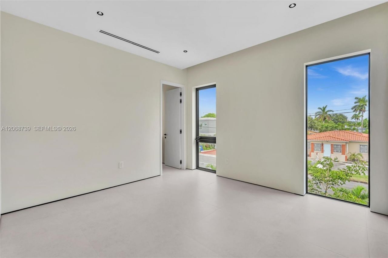 2222 SW 14th St , Unit right, Miami, FL 33145 Photo