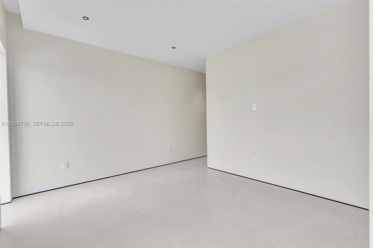 2222 SW 14th St , Unit right, Miami, FL 33145 Photo