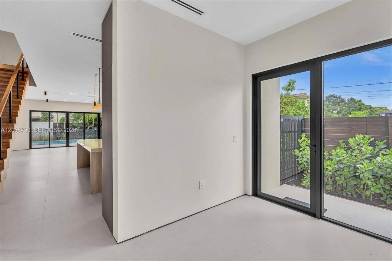 2222 SW 14th St , Unit right, Miami, FL 33145 Photo