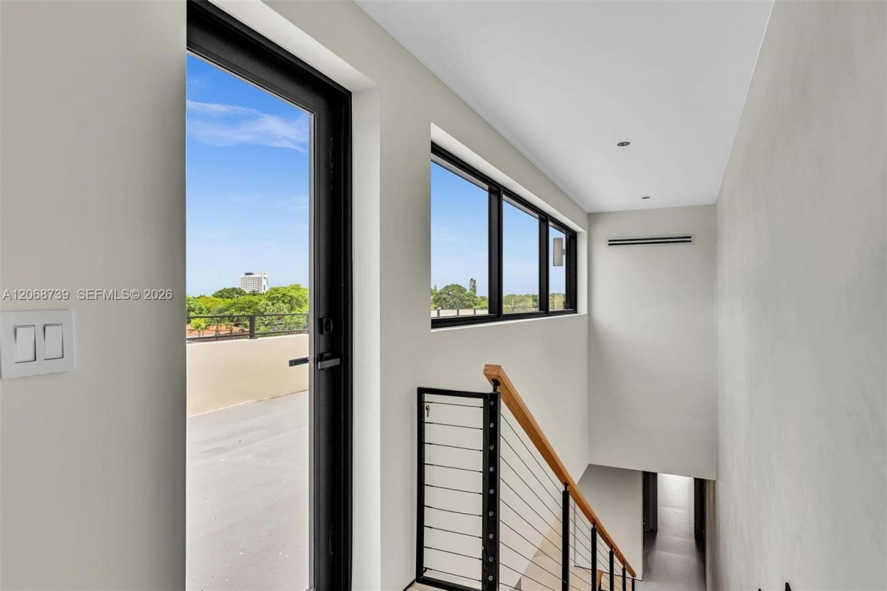 2222 SW 14th St , Unit right, Miami, FL 33145 Photo