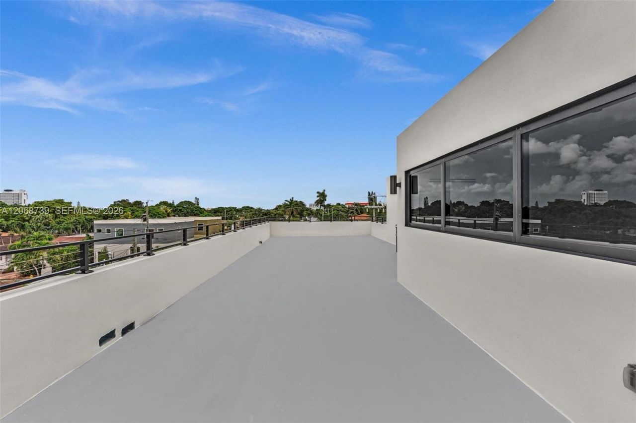 2222 SW 14th St , Unit right, Miami, FL 33145 Photo