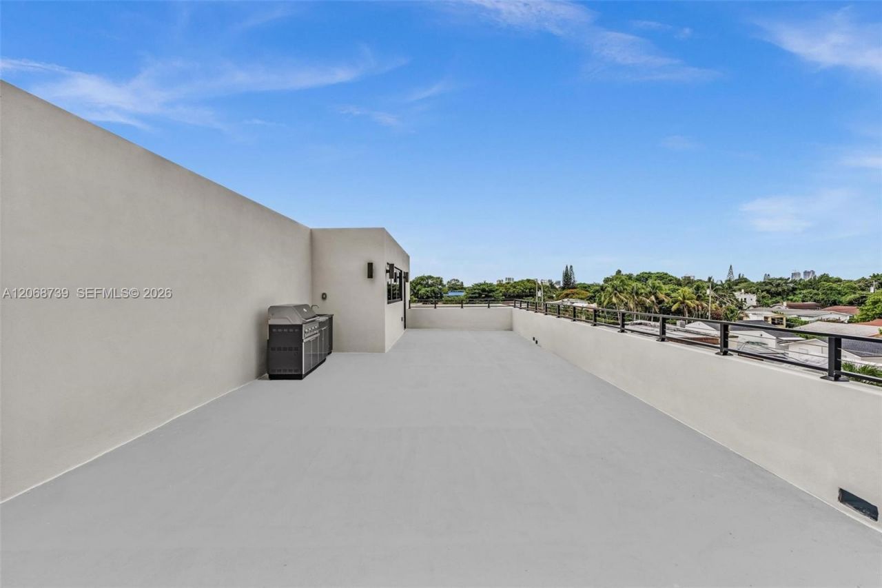 2222 SW 14th St , Unit right, Miami, FL 33145 Photo