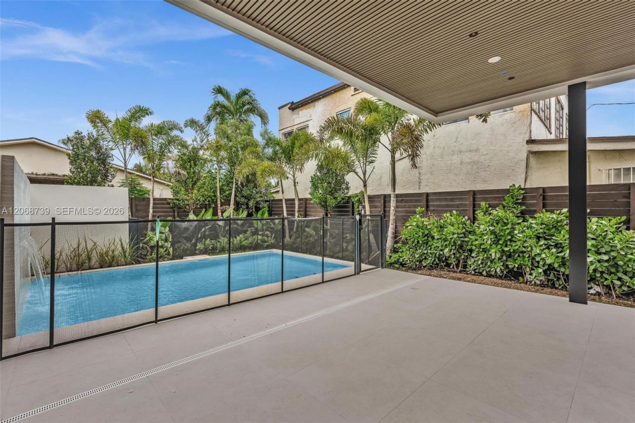 2222 SW 14th St , Unit right, Miami, FL 33145 Photo