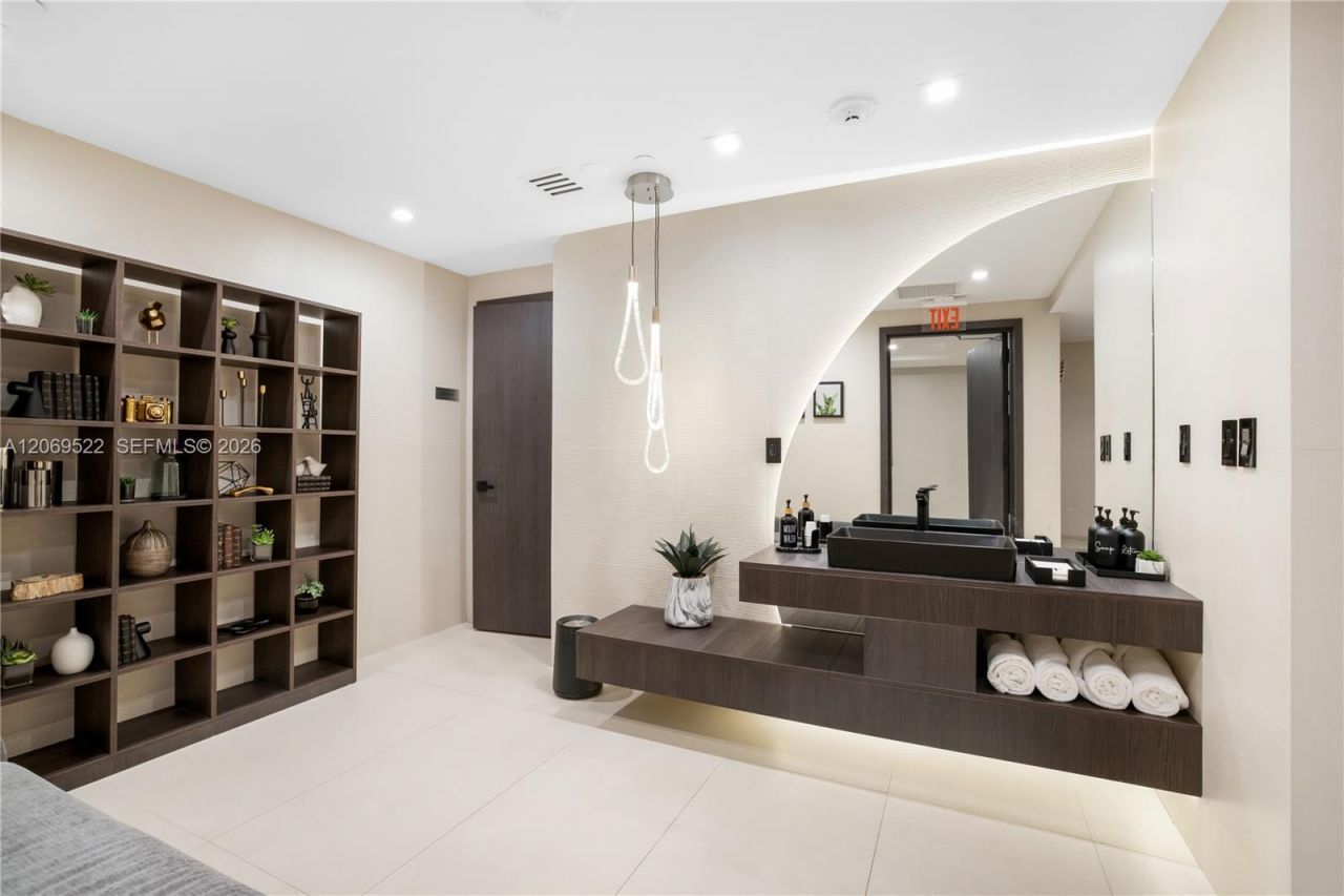 15901 Collins Ave, Unit 707, Sunny Isles Beach, FL 33160 Photo