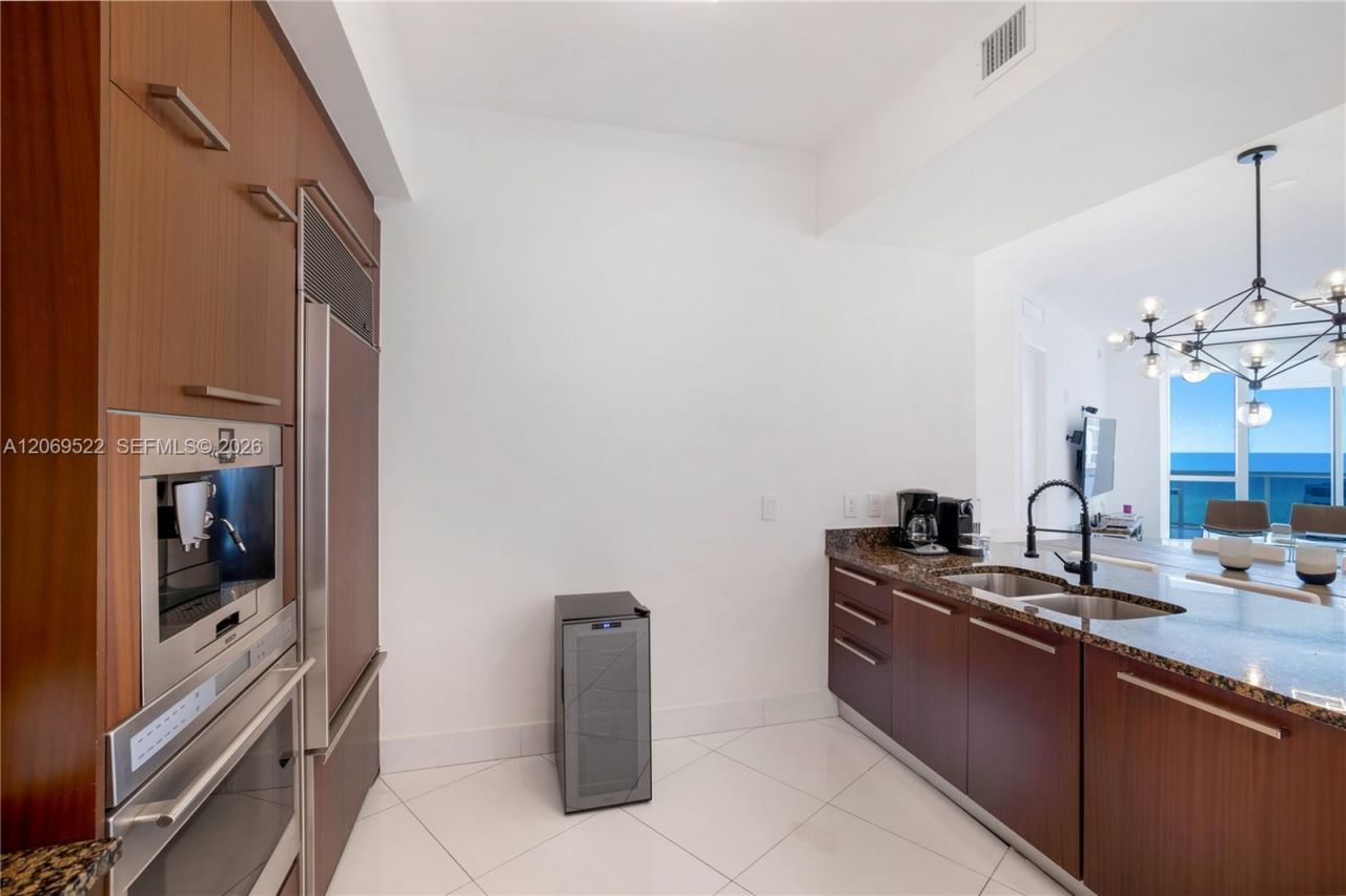 15901 Collins Ave, Unit 707, Sunny Isles Beach, FL 33160 Photo