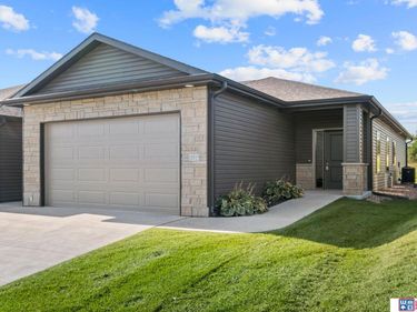 10315 Wayborough Lane, Lincoln, NE 68527