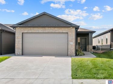 10315 Wayborough Lane, Lincoln, NE 68527