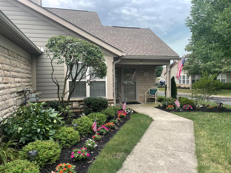 5310 Knotting Woods Drive, Westerville, OH 43081 Photo 2