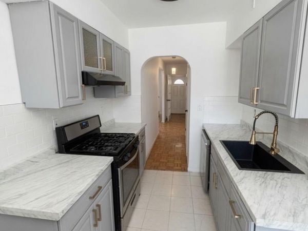 1080 Rhinelander Avenue, Bronx, NY 10461