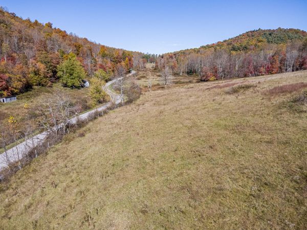 897 Phadettia RD , Willis, VA 24380