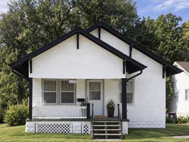 2241 S 48th Street, Lincoln, NE 68506