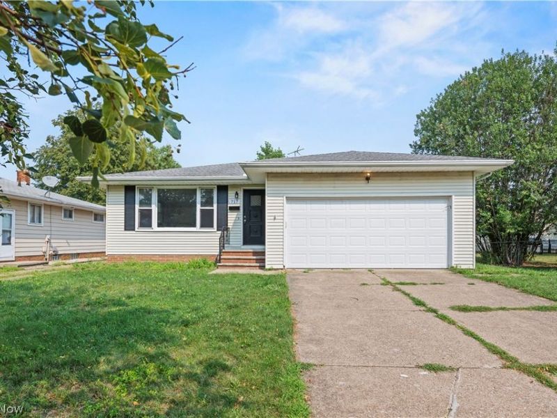 717 E 240th Street, Euclid, OH 44123 Photo 2