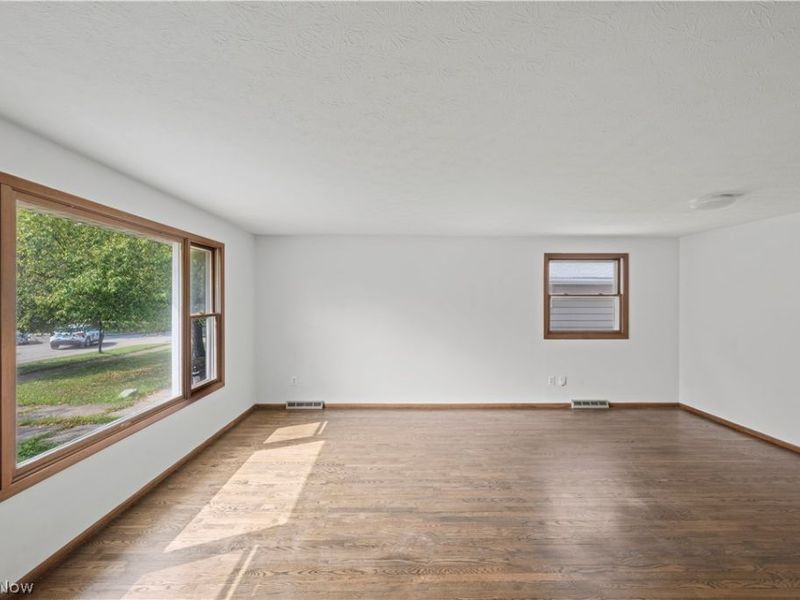717 E 240th Street, Euclid, OH 44123 Photo 4