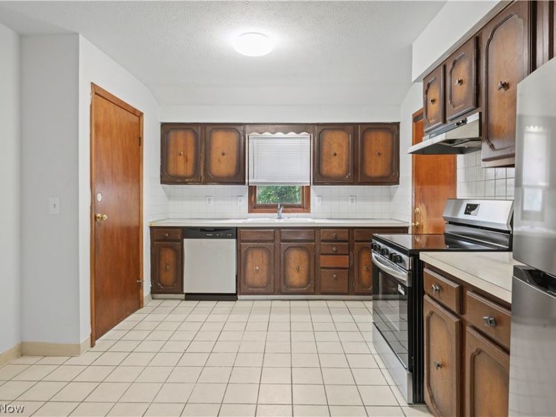 717 E 240th Street, Euclid, OH 44123 Photo 7