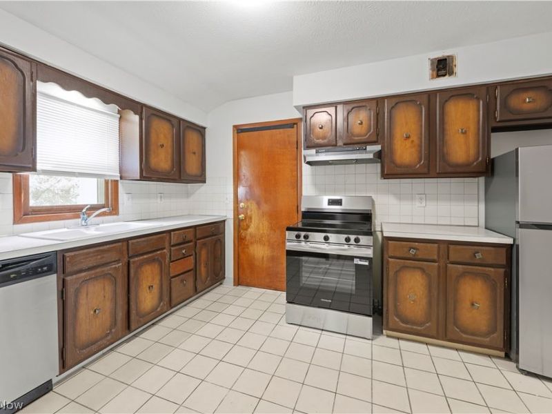 717 E 240th Street, Euclid, OH 44123 Photo 8